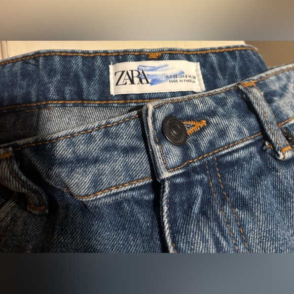 Zara High Waisted 100% Cotton Denim Cutoff Shorts, Size 6 - Picture 6 of 9